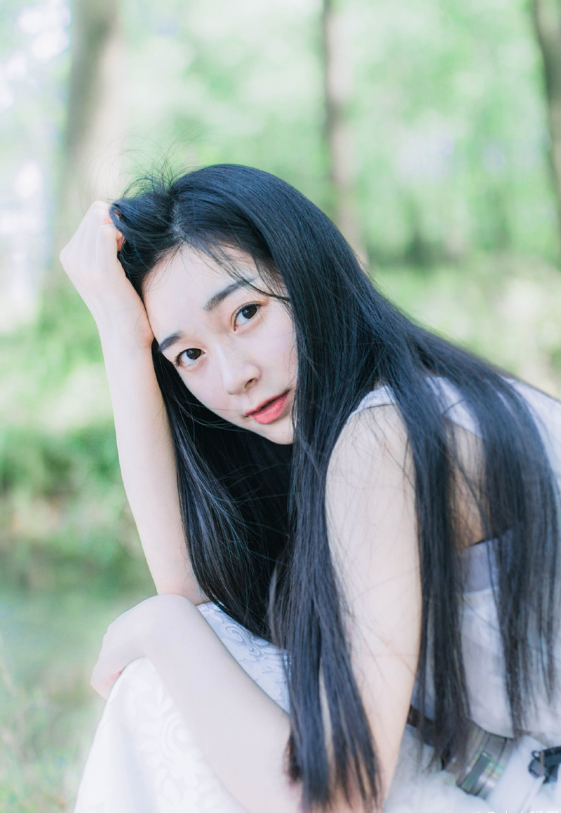 如果你懂我，就请你少些无端的猜疑，你要知道爱情的根基是信任;如果你懂我，就请你少些莫名的考验，你要知道爱情的底色是忠贞;如果你懂我，就请你少些人为的降温，你要知道爱情的保鲜是心跳;如果你懂我，就请你少些酸涩的追问，你要知道爱情的语言是无声。